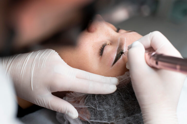 Fa male fare il trucco permanente